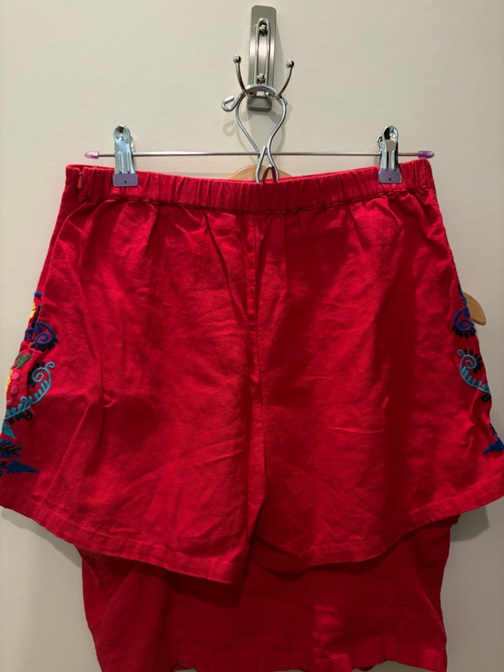 BP Embroidered Red Set - Picture 5 of 6